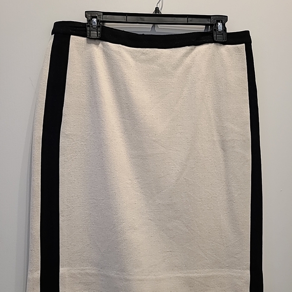 J crew wool pencil skirt in Cream With Black women’s  Excellent Condition size 8 - Picture 2 of 9